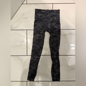 Spanx Sz M Black & Charcoal Camo Leggings